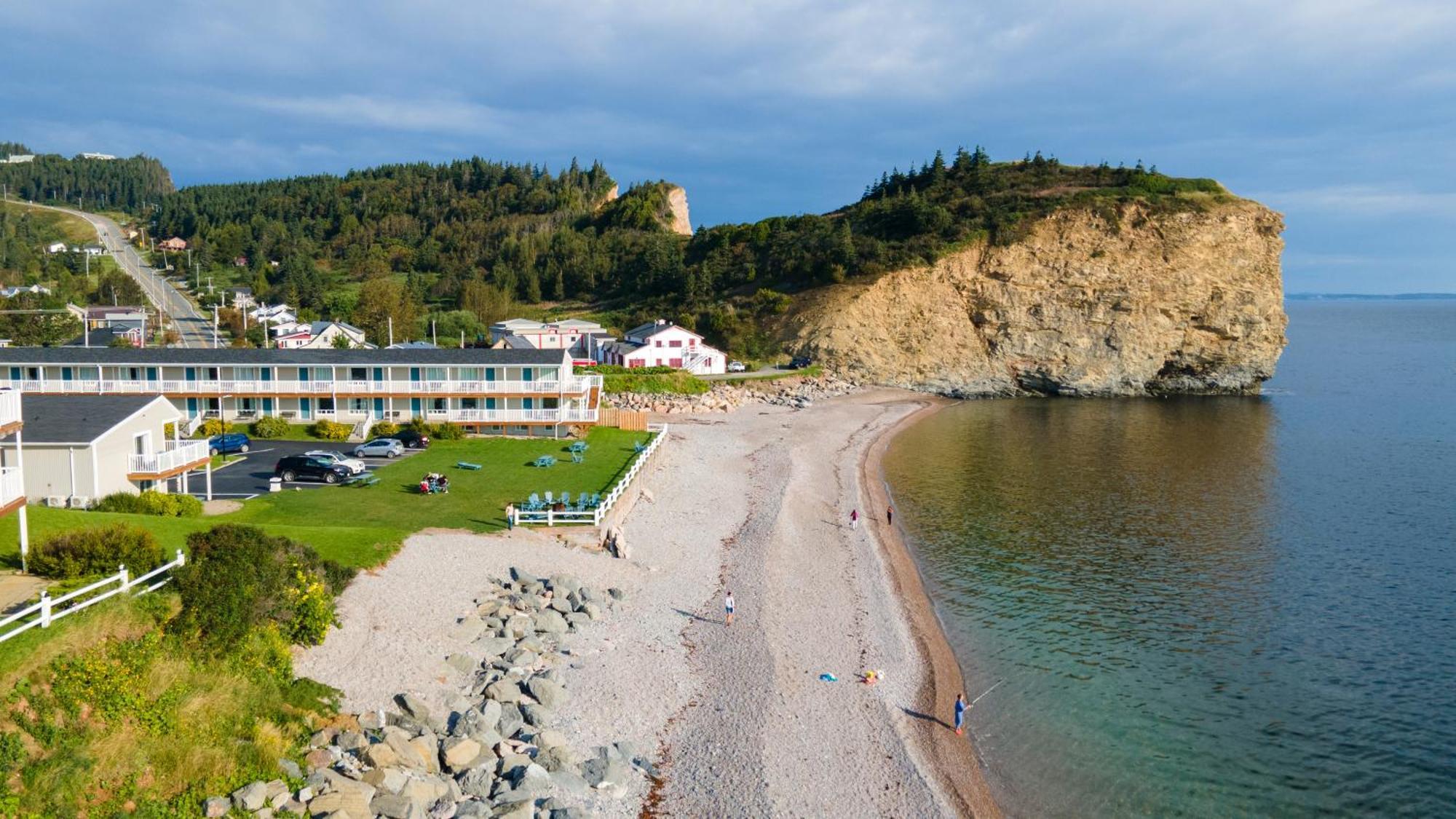 Hotel Les Trois Soeurs Percé Exterior foto